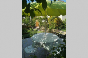 Maison très beau jardin 10 mn a pied centre ville Bayeux proche plages du débarquement